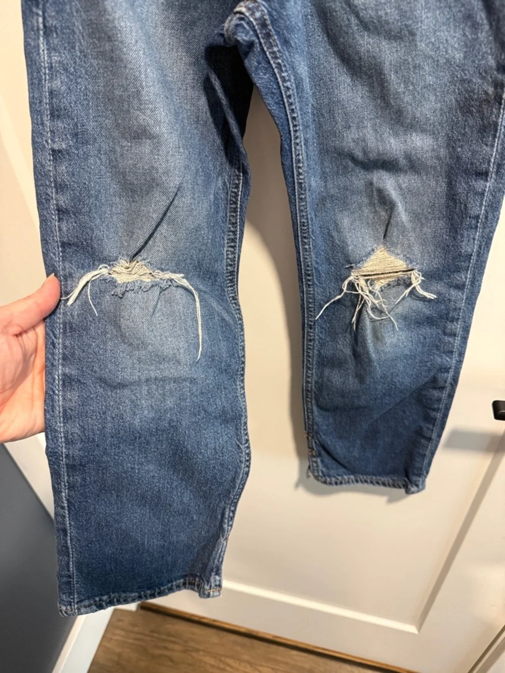 GAP Distressed Mid-Blue High-Rise Loose Jeans 7 Slim Like New